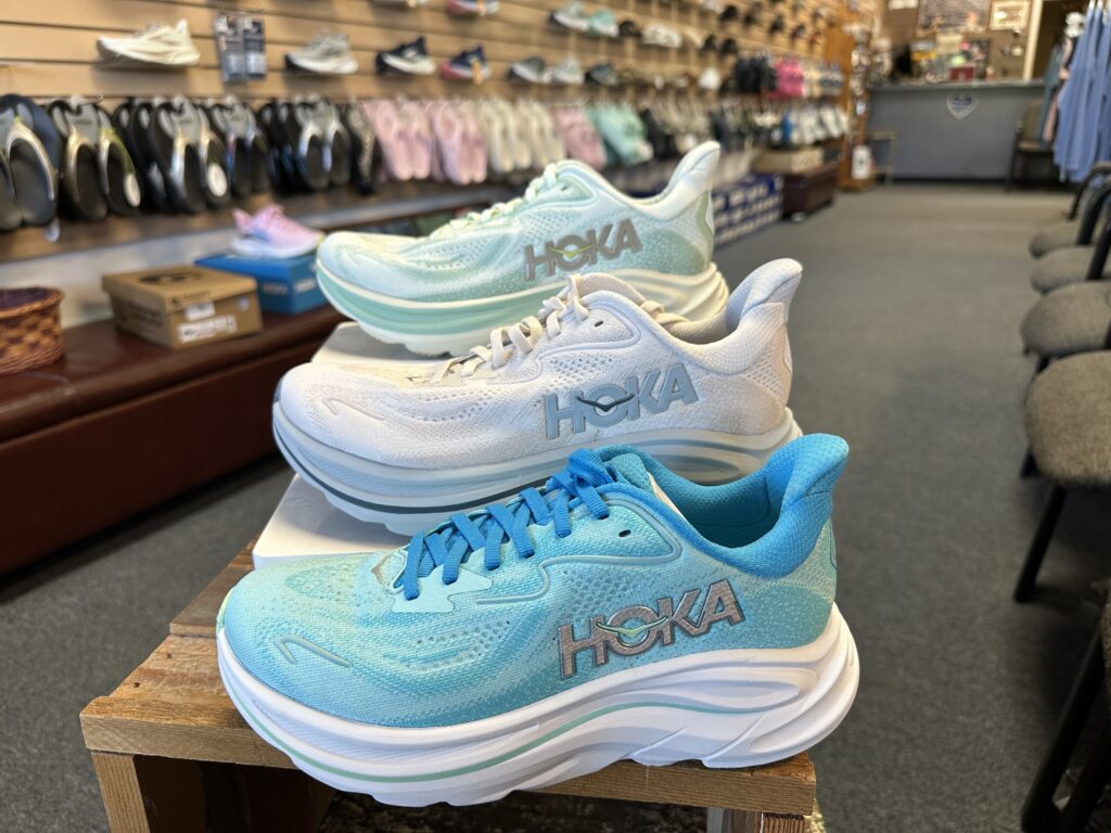 3 women's clifton 10's