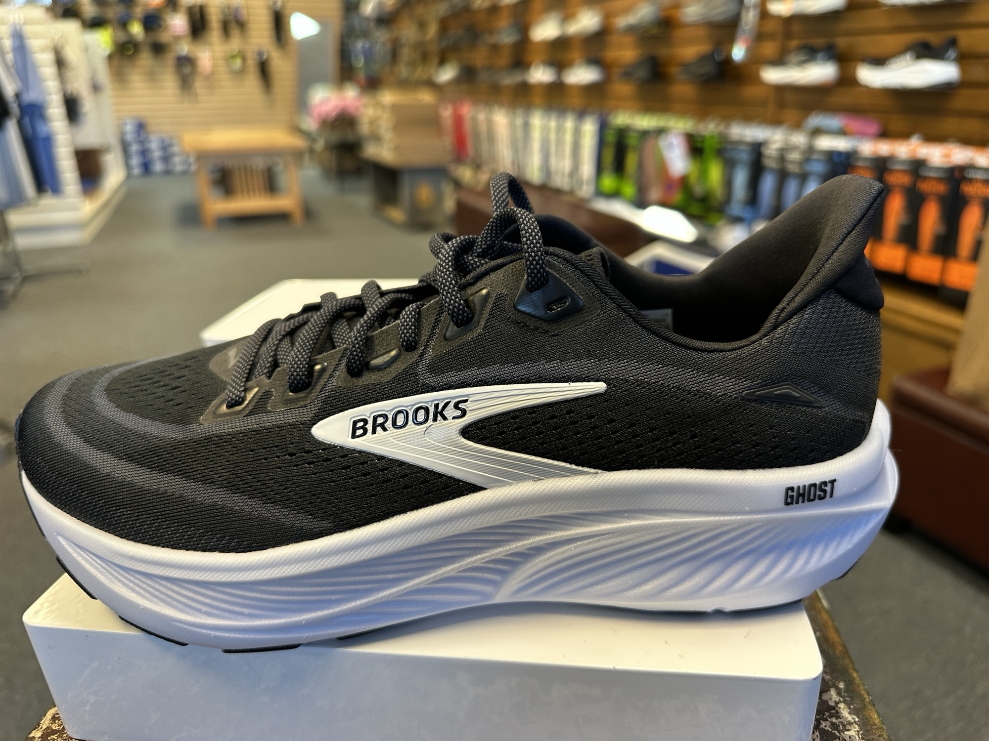 Men's Brooks Ghost 18 in black/white